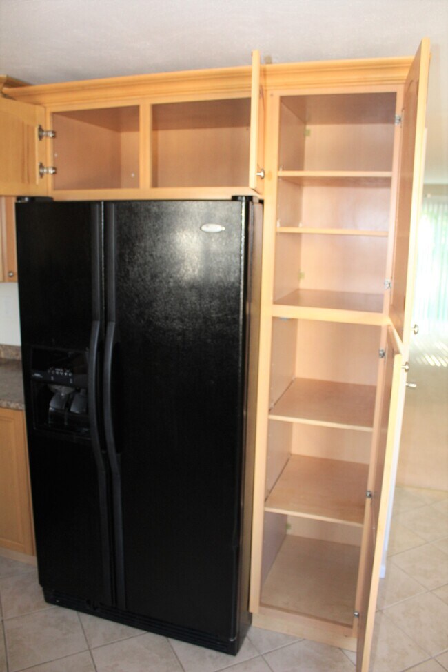 Kitchen - 522 Blackstone Vlg