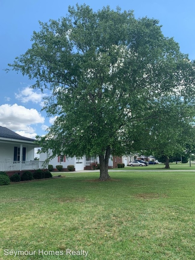 Building Photo - 5097 Wayne Memorial Dr