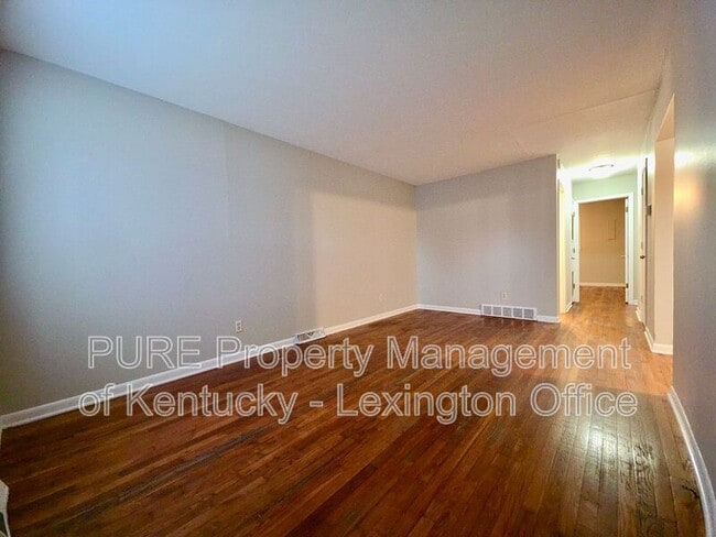 Building Photo - 304 Radcliffe Rd