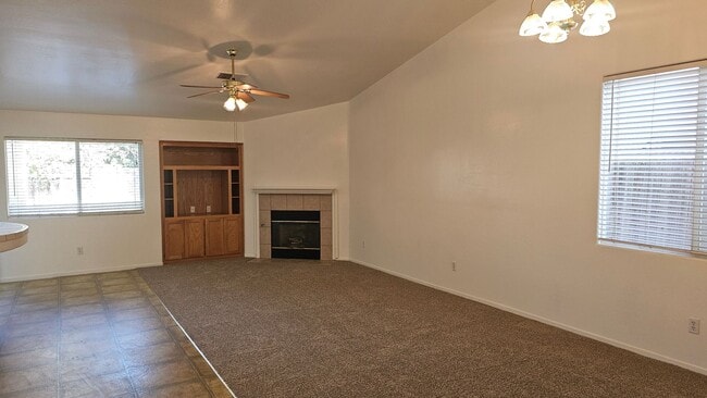 Building Photo - Great SW Location