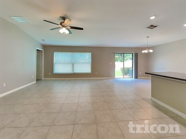 Foto del edificio - 4128 Salt Springs Ln