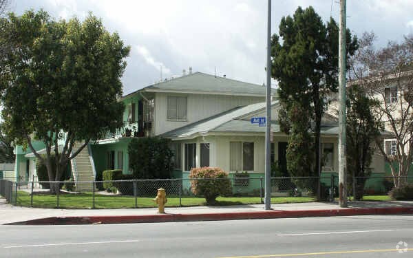 Foto del edificio - 13226 Vanowen St