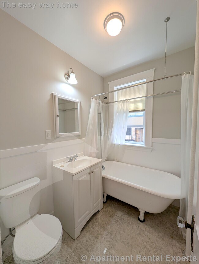 Foto del edificio - 156-158 Summer St Unit #206