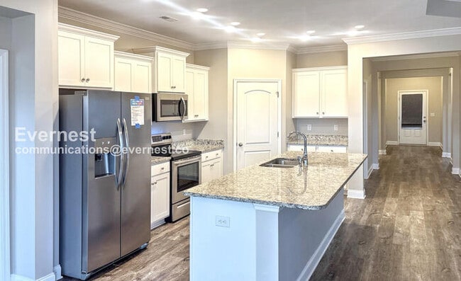 Building Photo - 130 Shrewsberry Dr