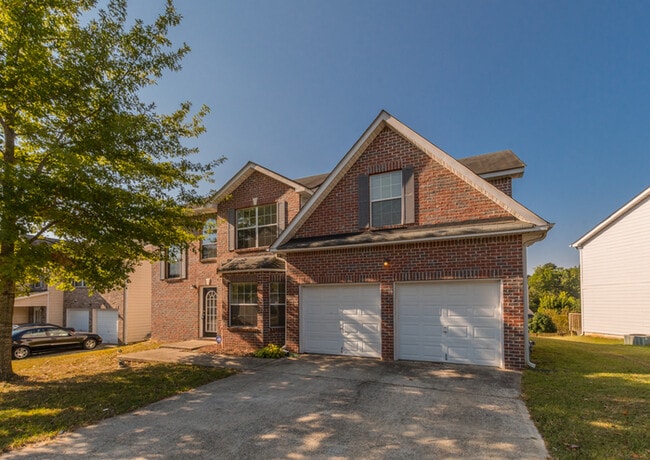 Building Photo - Spacious 4 bedroom 2.5 bath
