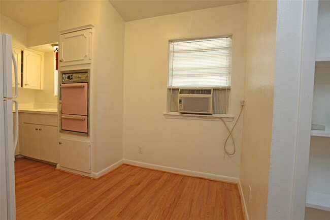 Building Photo - 1023 Lyndon St