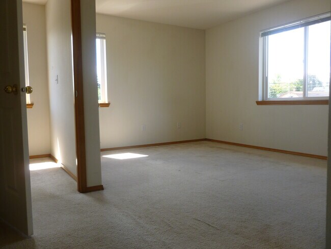 bedroom - 9501 Fremont Ave N