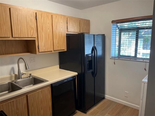 Foto del edificio - 102 Gardens Dr