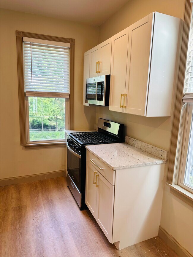 Kitchen - 514 Delta Ave