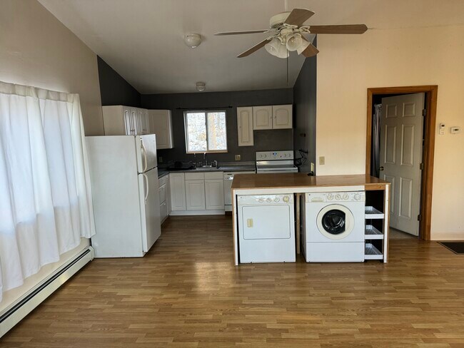 Building Photo - 116 Pine Trl