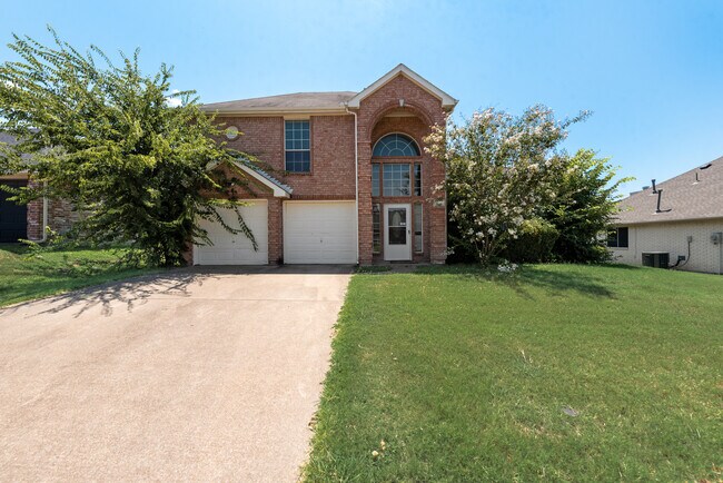 Foto del edificio - 3018 Blue Jay Ln