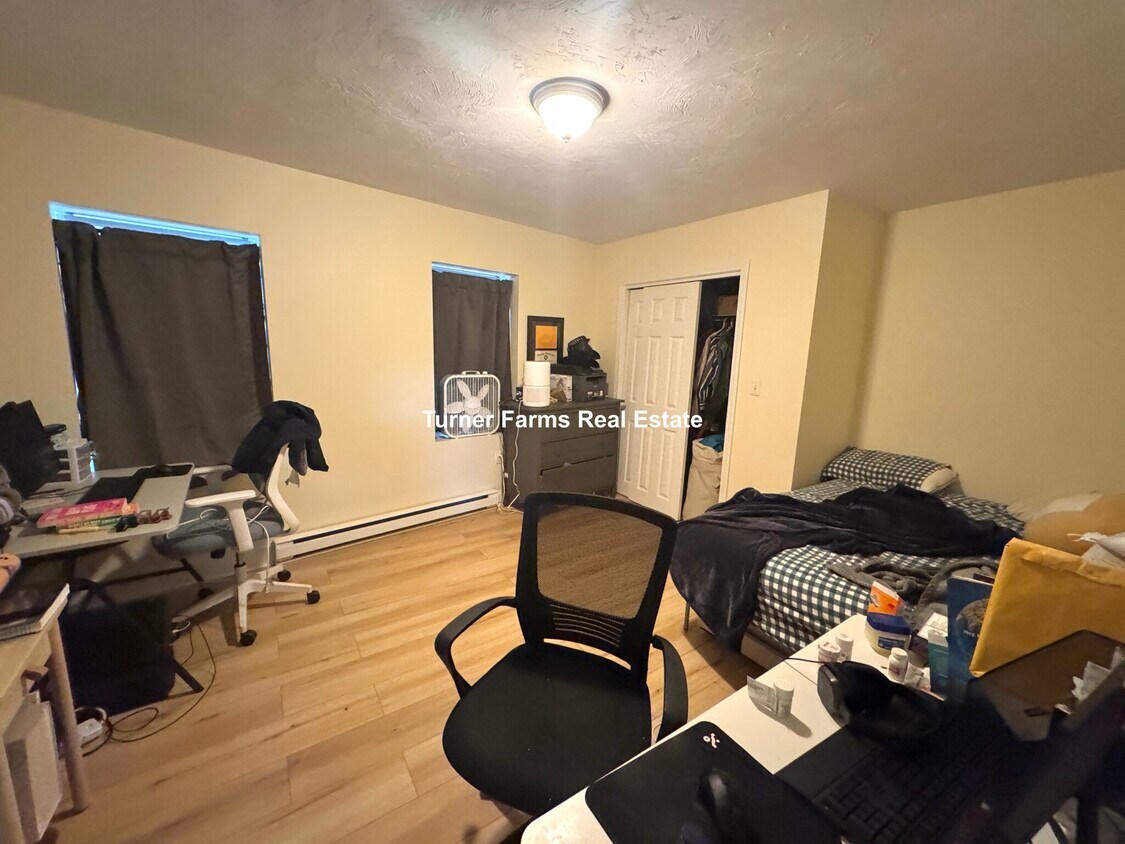 Primary Photo - 860 Huntington Ave