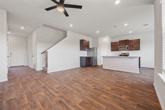 Photo - Move-in Special – 4 Weeks Free! House