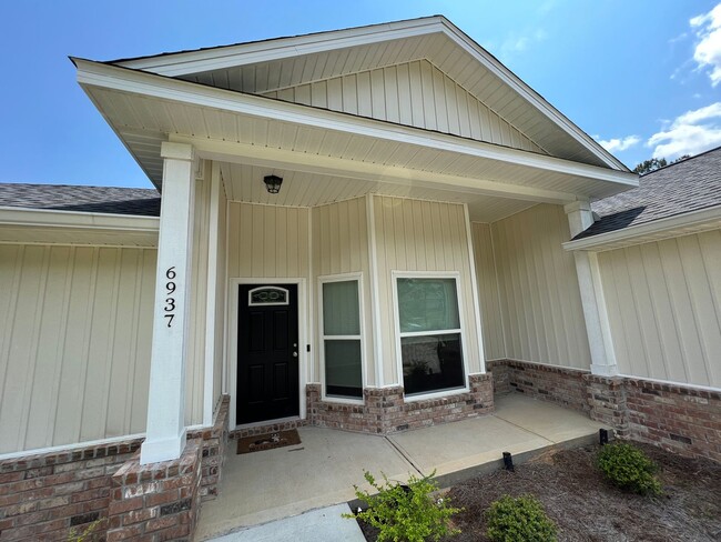 Building Photo - Cute Home in North Milton