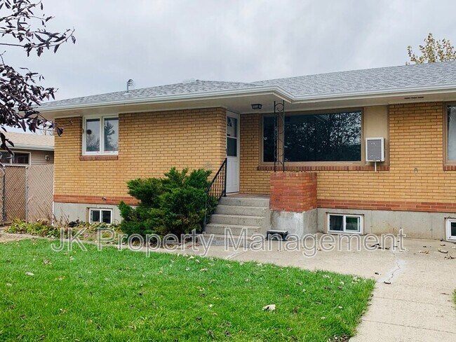 Building Photo - 1414 17th Ave S