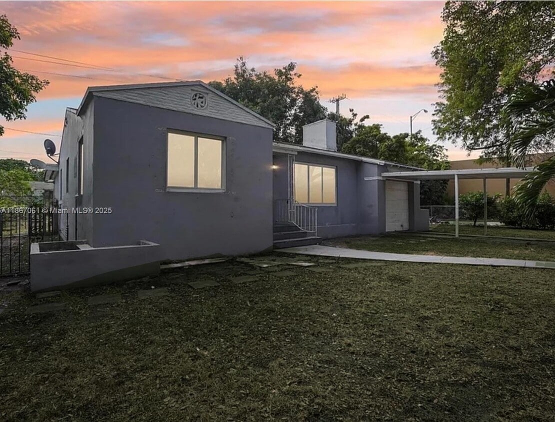Foto principal - 586 NW 48th St