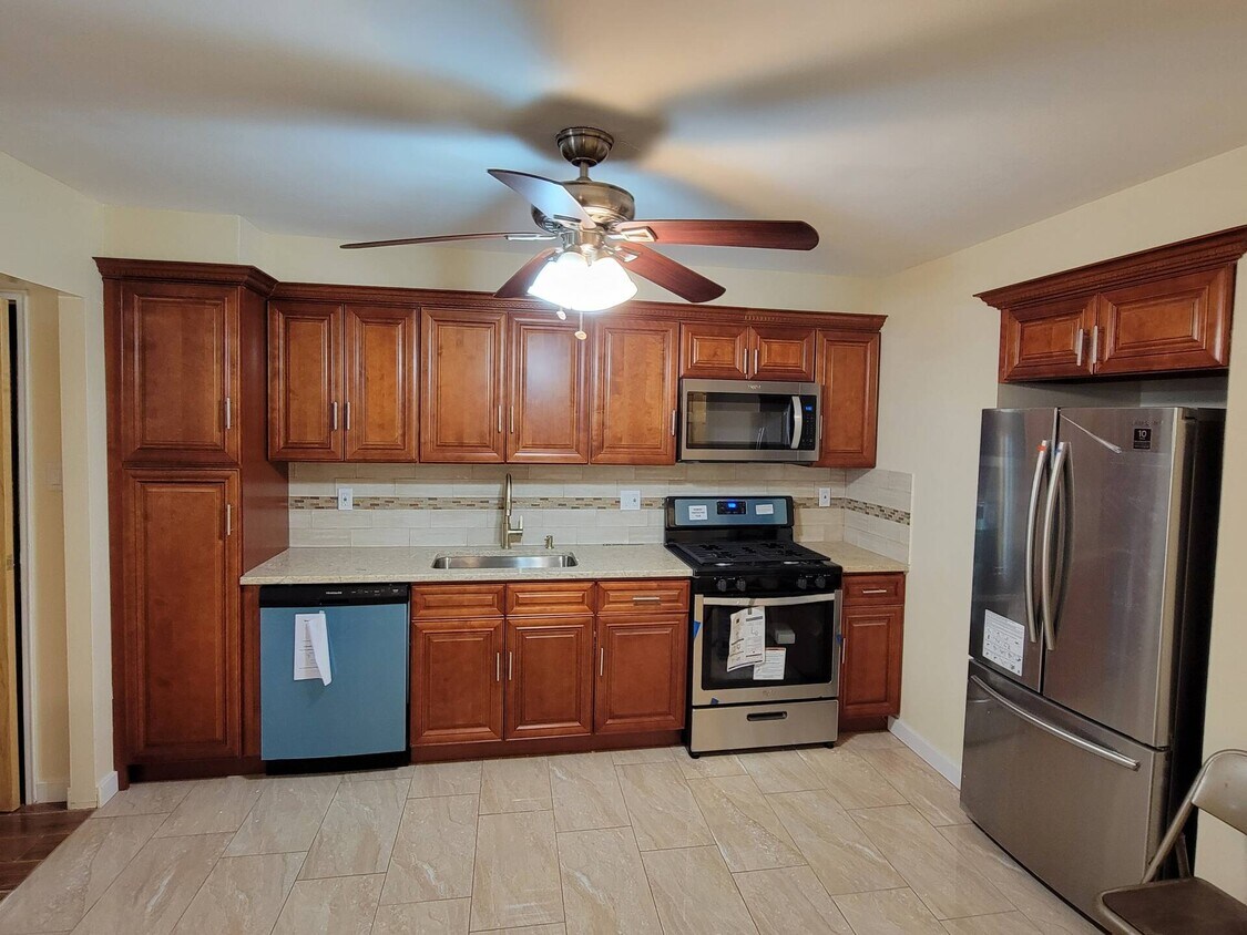 Primary Photo - 2087 E 56th St