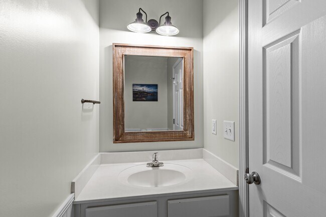 Building Photo - 107 Lana Dr