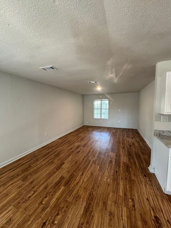 Building Photo - 3/1  apartment in Trumann available now!