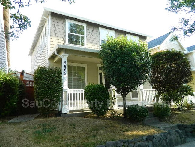 Building Photo - 5605 NE Caddis Dr