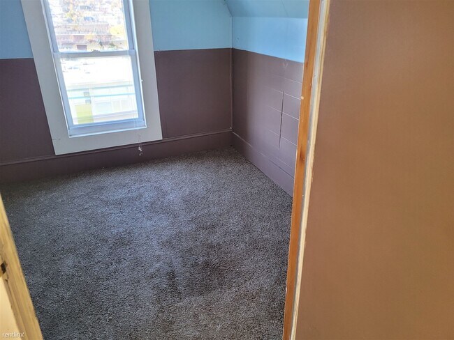 Foto del edificio - 4 br, 1 bath House - 1211 4th Avenue