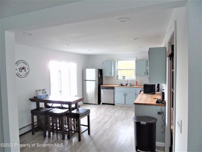 Foto del edificio - 571 Spring Hill Rd