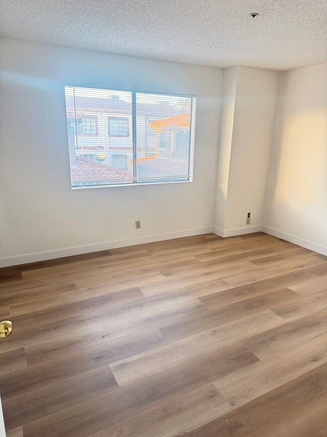 Building Photo - 816 N Garfield Ave