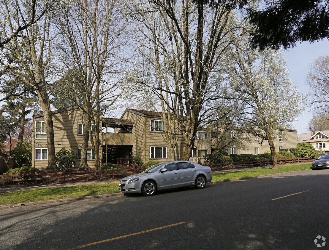M Carter Plaza Apartments in Portland, OR