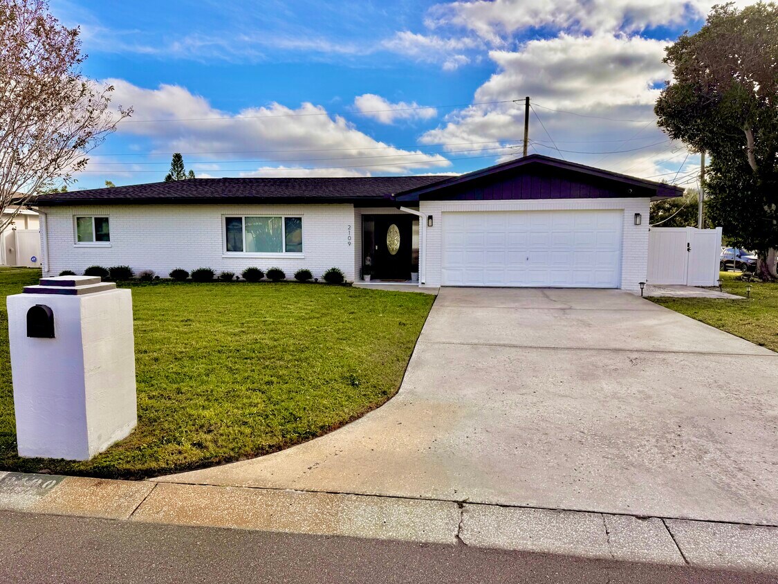 Primary Photo - 2109 Academy Dr