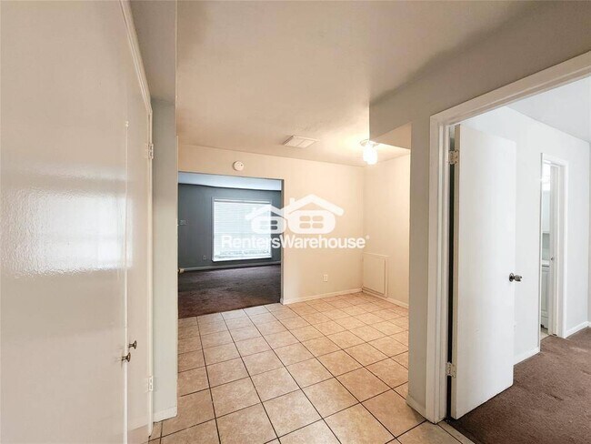 Foto del edificio - 8848 Kempwood Dr