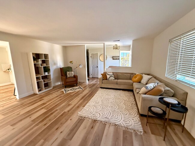 Building Photo - 942 Ruby Dr