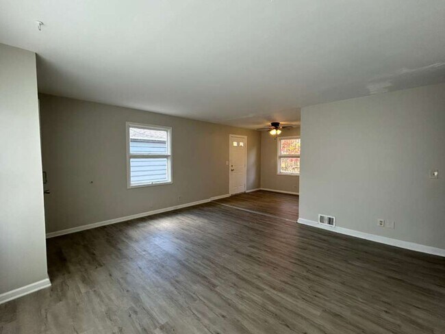 Foto del edificio - Spacious 3BR Single-Family Home in Mentor – Yard + Pets OK