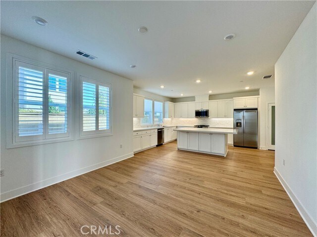 Building Photo - 450 Lobata