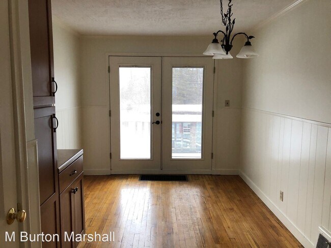 Building Photo - 3 br, 1 bath House - 73 Utica St