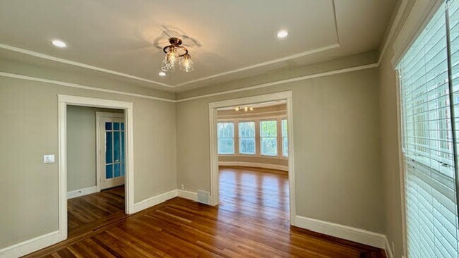 Building Photo - Marina Living: Renovated 2BR/1BA, Steps fr...