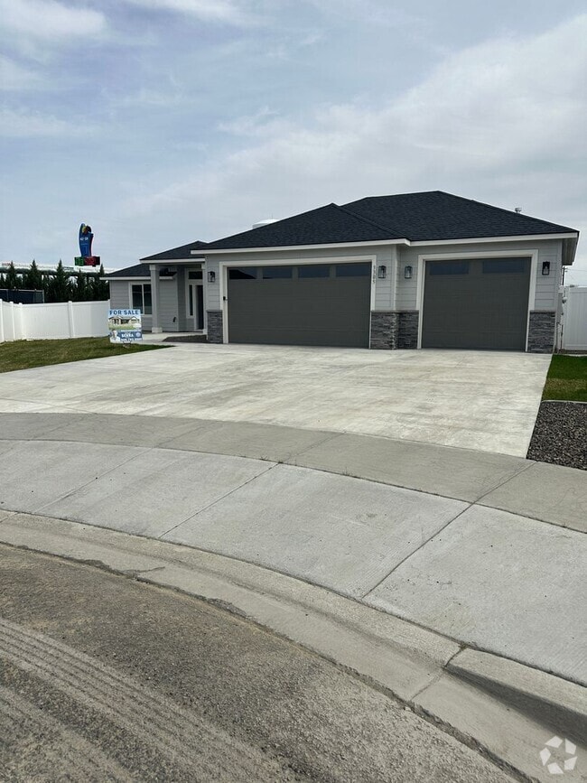 Building Photo - 3305 Crabapple Ct