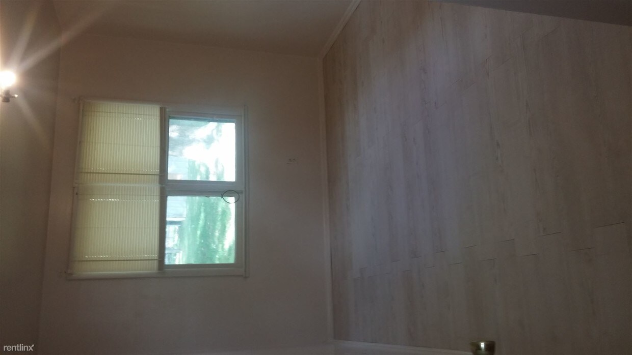 Building Photo - 1225 Davis St