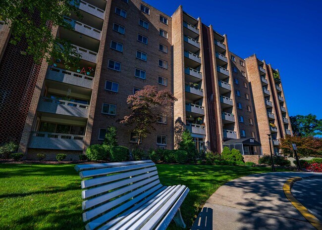 Foto del edificio - Laurel Village Apartments