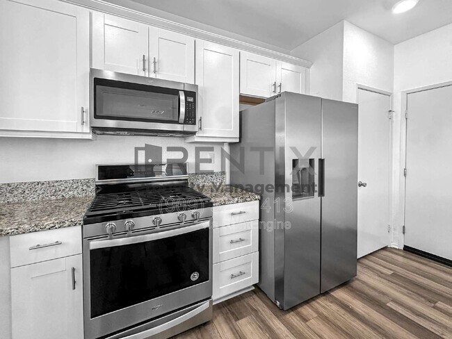 Building Photo - 15739 Yosemite St