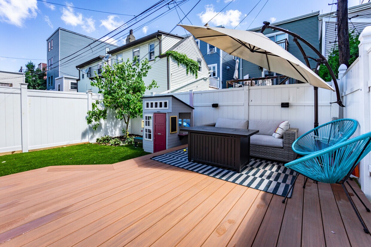 Foto principal - 452 W 4th St