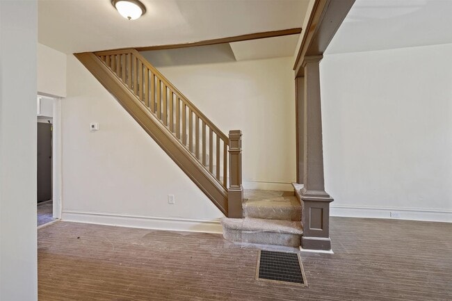 Building Photo - Spacious 5 Bedroom Home Located in Harrisburg