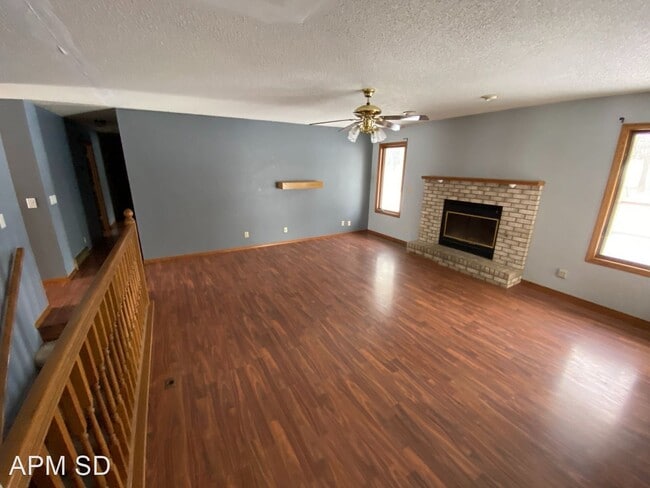Building Photo - 3 br, 2.5 bath House - 1604 E Redwood Blvd
