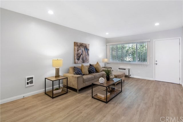 Building Photo - 938 W Huntington Dr