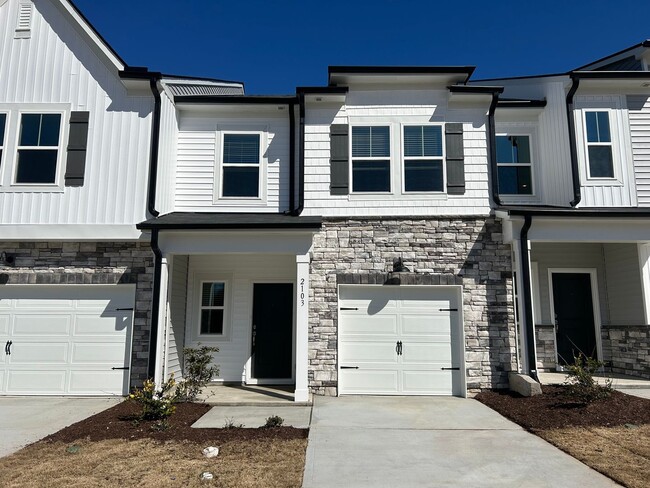 Spacious 3BR Townhome in Durham Near RTP, RDU & Downtown - Spacious 3BR Townhome in Durham Near RTP, RDU & Downtown