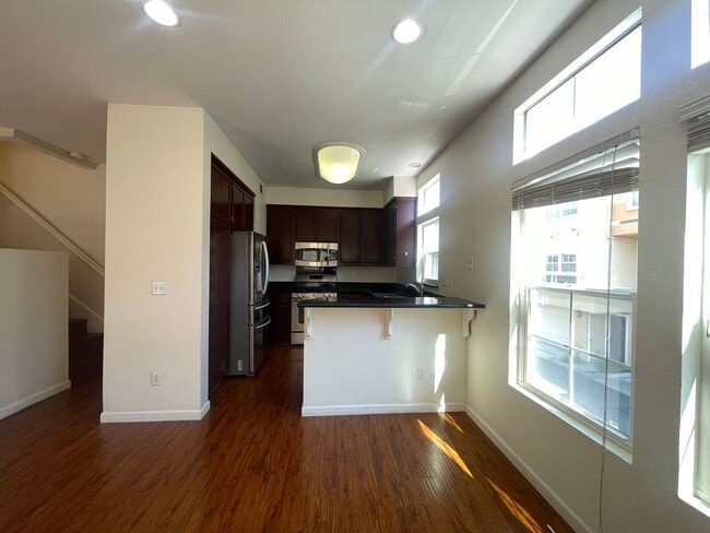 Foto del edificio - Fremont - Gated Community 2 Bed Townhouse