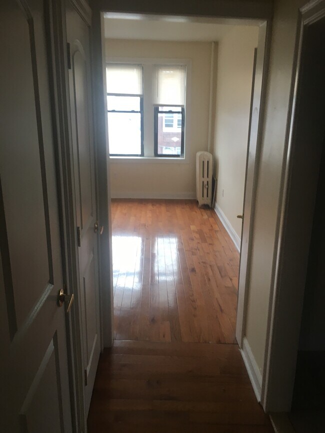 Building Photo - 318 Forrest St