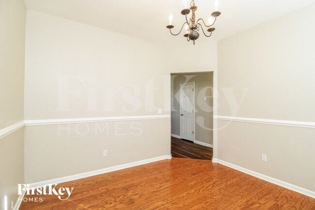 Foto del edificio - 225 Brycewood Dr