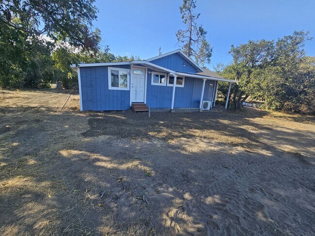 Building Photo - 3 Bedroom 1 Bath Home In Orland (Utilities...