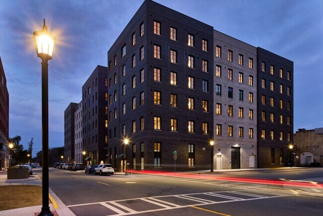 Building Photo - 110 Ann St