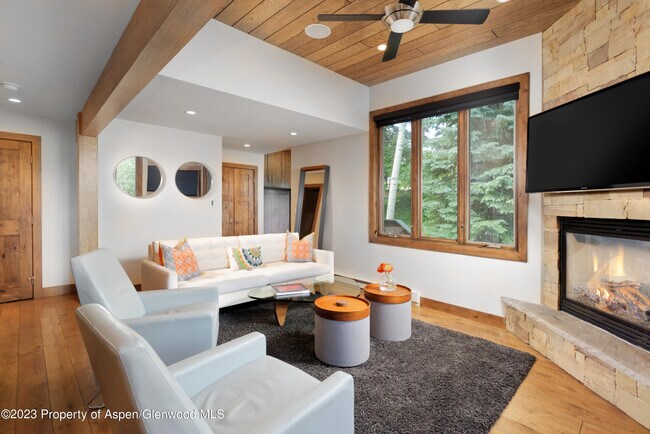 Foto del edificio - 151 Meadow Ranch Rd